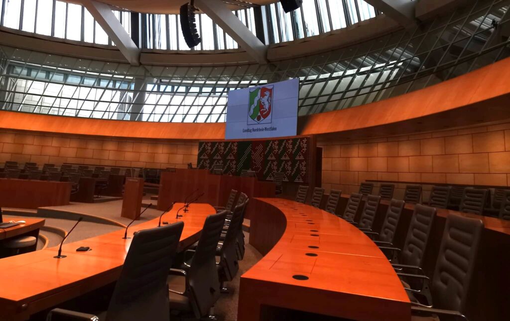 Der Landtag – eine runde Sache! Die Drachenklasse besucht den Landtag